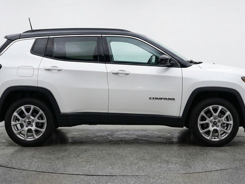 Used 2025 Jeep Compass Limited AWD/4WD image 11