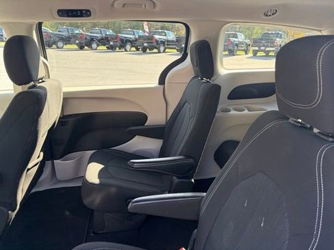 Used 2022 Chrysler Voyager LX FWD image 12