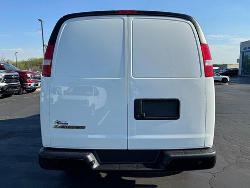 New 2026 Chevrolet Express 2500 image 4