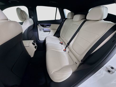 Used 2025 Mercedes-Benz GLC 350e 4MATIC image 25