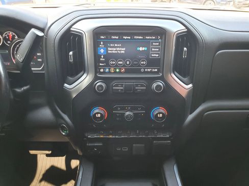 Used 2020 Chevrolet Silverado 1500 LT Trail Boss image 10