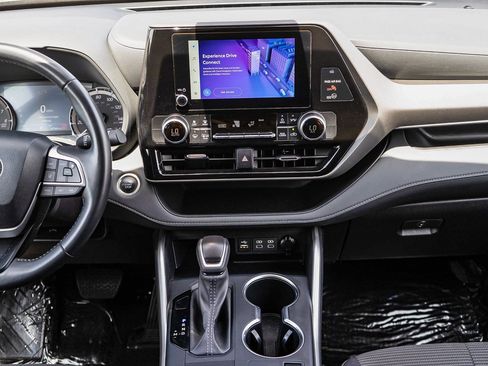Certified 2025 Toyota Highlander LE AWD/4WD image 13