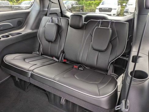 New 2027 Chrysler Pacifica Limited FWD image 15