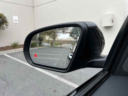 Used 2022 Mercedes-Benz GLC 300 4MATIC w/ AMG Line image 10