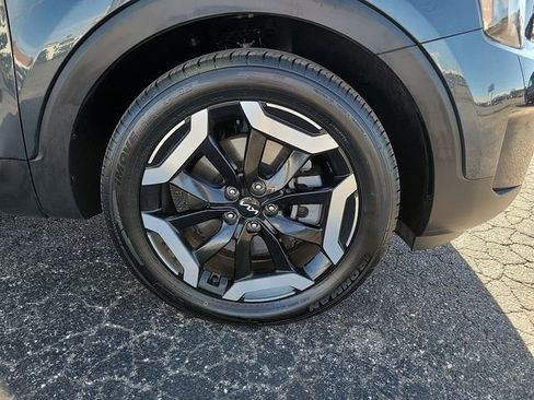 Used 2024 Kia Telluride EX w/ EX Captain's Chair Package image 9