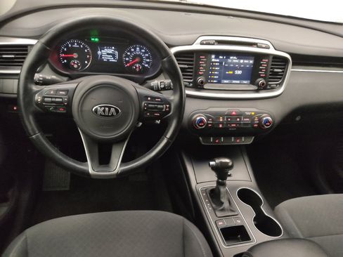 Used 2017 Kia Sorento LX w/ LX Convenience Package image 22