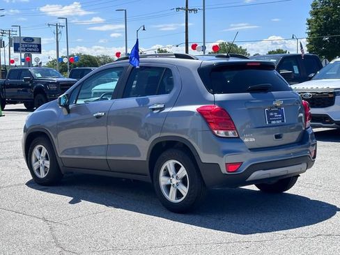 Used 2020 Chevrolet Trax LT w/ LT Convenience Package FWD image 5