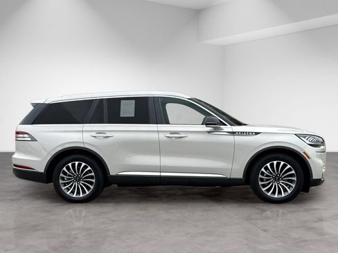 Used 2023 Lincoln Aviator 2WD w/ Premium Package image 8
