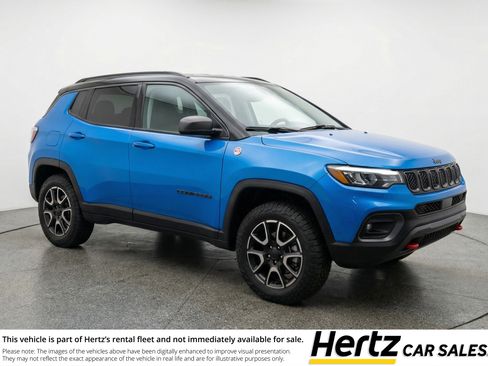 Used 2025 Jeep Compass Trailhawk w/ Trailer Tow Group AWD/4WD image 1