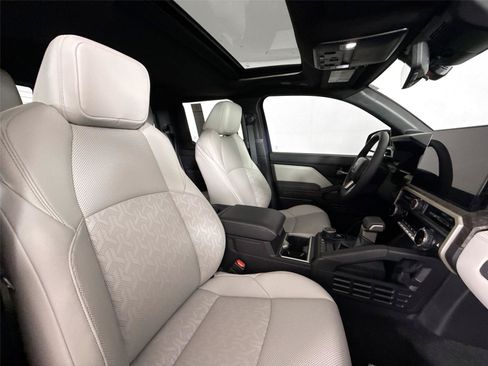 Certified 2024 Toyota Tacoma Limited AWD/4WD image 40
