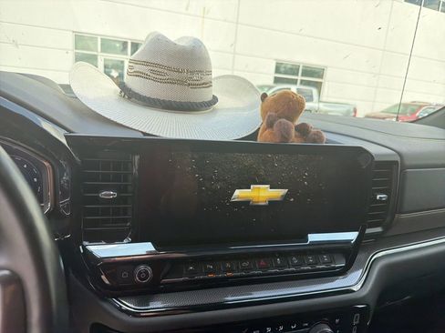 Used 2023 Chevrolet Silverado 1500 ZR2 w/ Technology Package AWD/4WD image 16