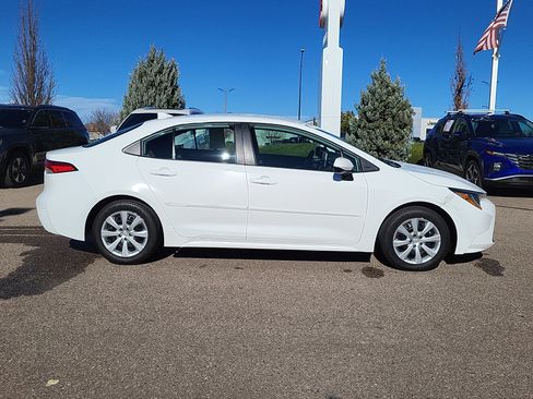 Used 2020 Toyota Corolla LE image 2