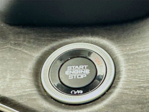 Used 2021 Jeep Grand Cherokee L Limited image 16