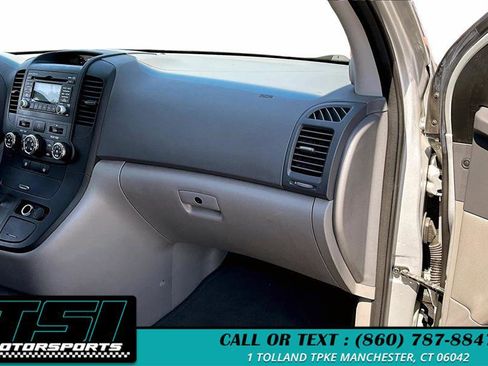 Used 2014 Kia Sedona LX image 17