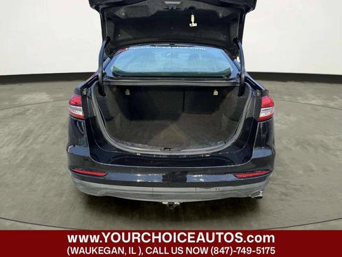 Used 2020 Ford Fusion SE image 11