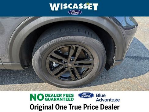 Certified 2022 Ford Explorer XLT w/ Equipment Group 202A image 30