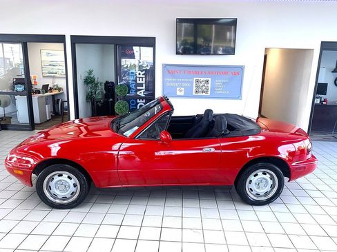 Used 1996 MAZDA MX-5 Miata RWD image 3