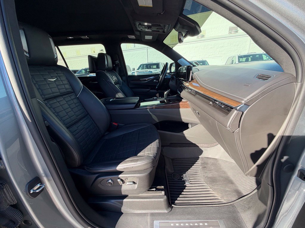 Used 2023 Cadillac Escalade ESV Sport Platinum w/ Heavy-Duty Trailer Package AWD/4WD image 19