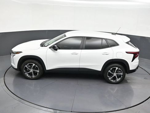 Used 2024 Chevrolet Trax RS w/ Driver Confidence Package FWD image 16