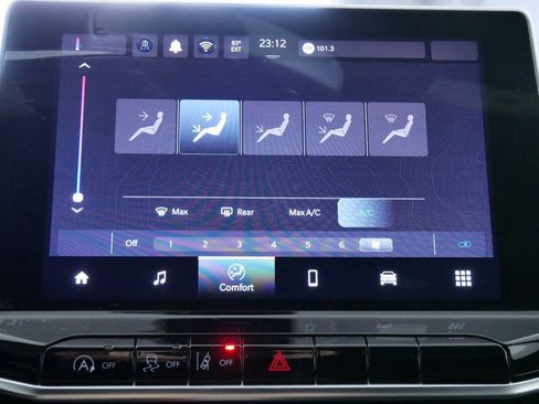 Used 2024 Jeep Compass Latitude image 39