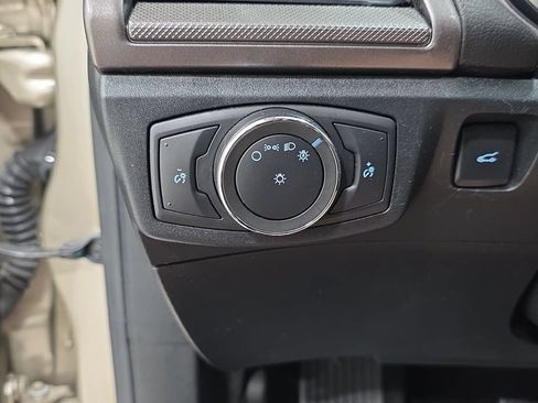 Used 2017 Ford Fusion SE w/ Fusion SE Technology Package FWD image 26