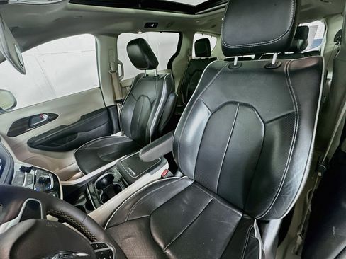 Used 2023 Chrysler Pacifica Limited FWD image 20