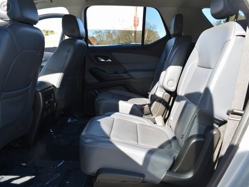 Used 2018 Chevrolet Traverse LT image 25