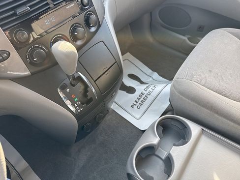 Used 2010 Toyota Sienna LE image 11