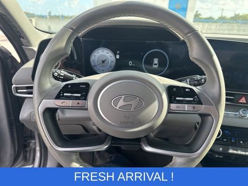 Used 2025 Hyundai Elantra SEL image 4