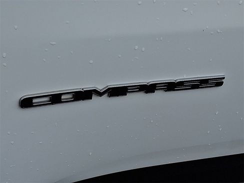 Used 2022 Jeep Compass Limited image 33