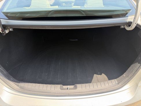 Used 2018 Hyundai Elantra SEL FWD image 16