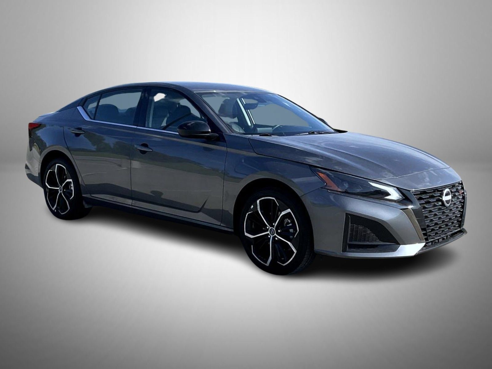Used 2025 Nissan Altima 2.5 SR AWD/4WD image 3