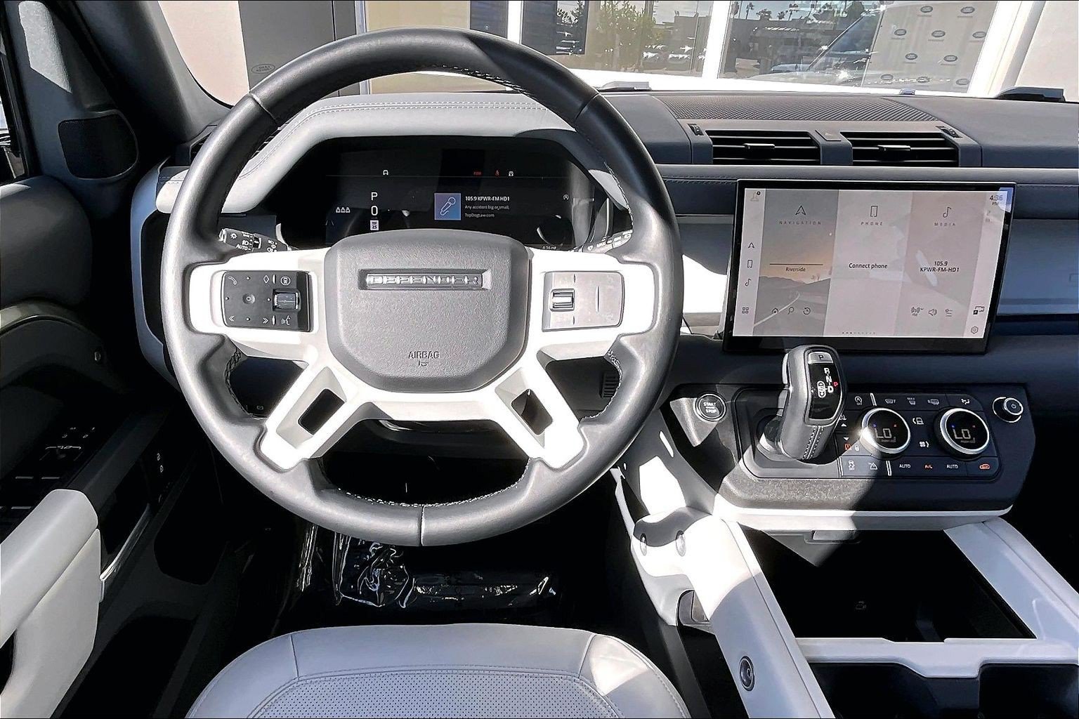 Used 2025 Land Rover Defender 110 X-Dynamic SE AWD/4WD image 5