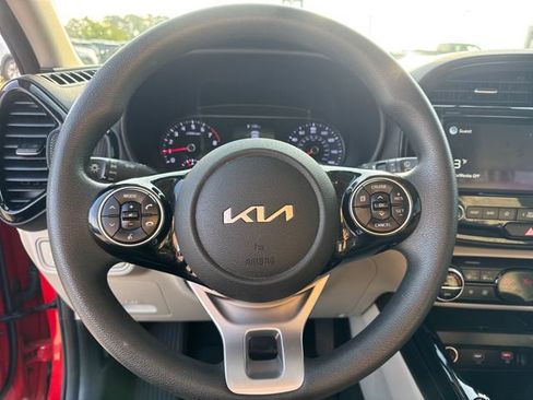 Used 2022 Kia Soul S FWD image 16