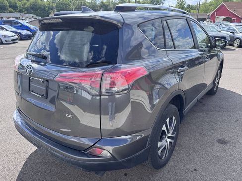 Used 2018 Toyota RAV4 LE FWD image 6