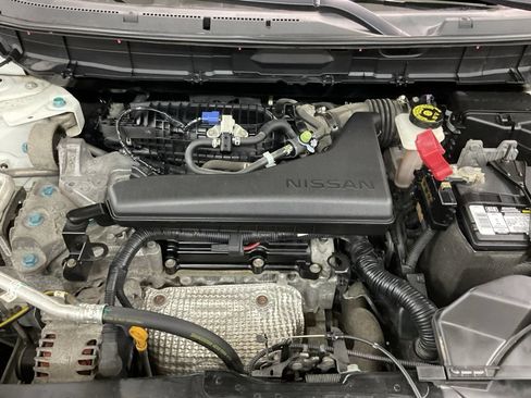 Used 2017 Nissan Rogue SV FWD image 32
