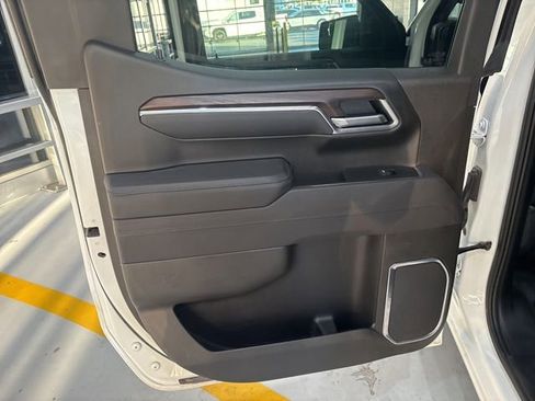 Used 2025 GMC Sierra 1500 SLT AWD/4WD image 19