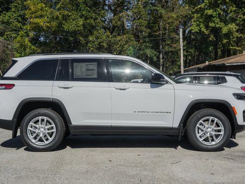 New 2025 Jeep Grand Cherokee Laredo X w/ Luxury Tech Group I image 3