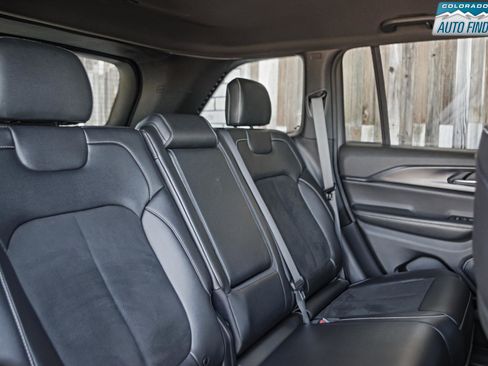 Used 2023 Jeep Grand Cherokee Altitude image 23