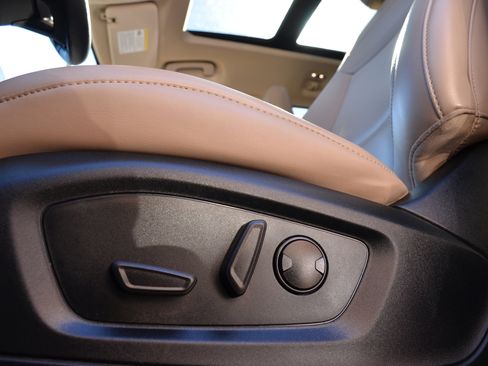 Used 2022 Ford Explorer XLT w/ Equipment Group 202A image 15