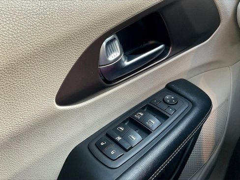 Used 2023 Chrysler Voyager LX image 38