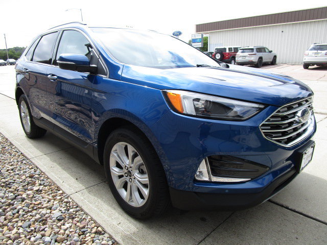 Used 2023 Ford Edge Titanium AWD/4WD image 3