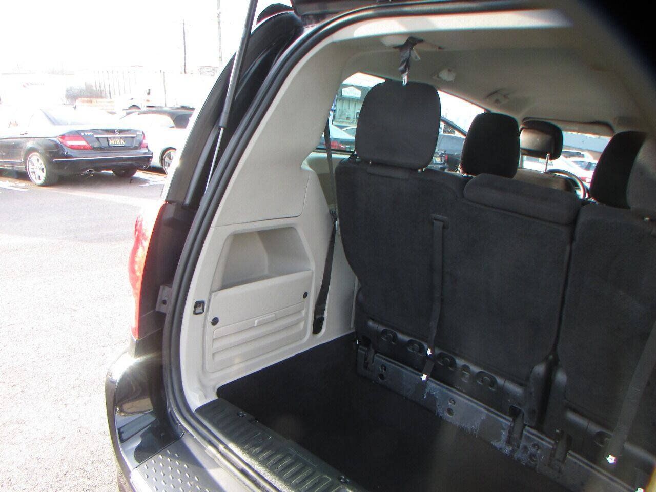 Used 2013 Dodge Grand Caravan American Value Package FWD image 23