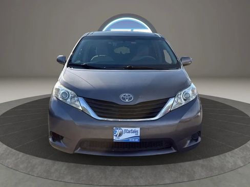Used 2012 Toyota Sienna LE image 8