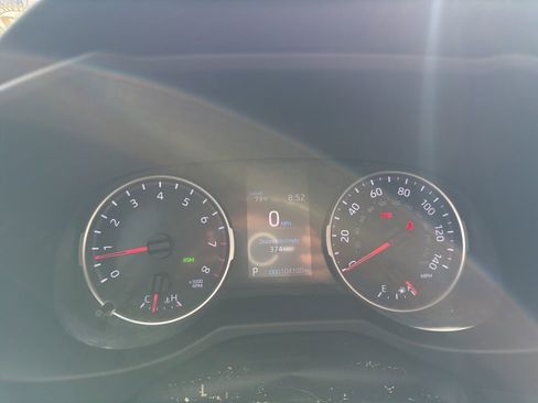 Used 2020 Toyota RAV4 LE image 10