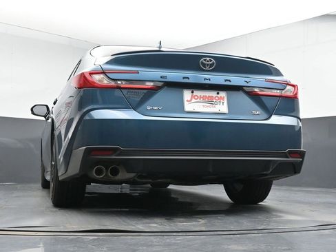 Used 2025 Toyota Camry SE w/ Convenience Package image 22