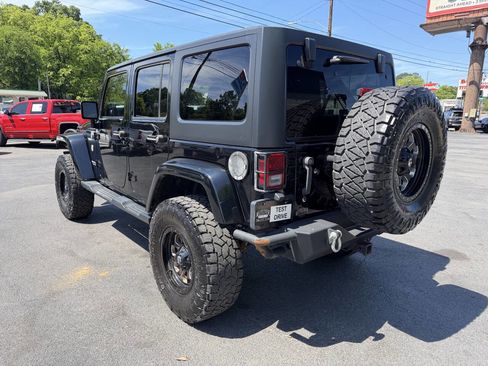 Used 2016 Jeep Wrangler Unlimited Sahara w/ Connectivity Group AWD/4WD image 29