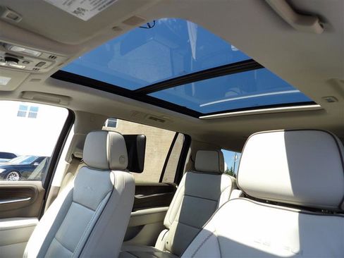 Used 2021 GMC Yukon XL Denali w/ Denali Premium Package image 33