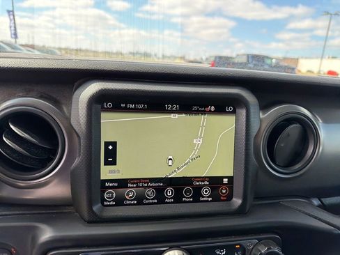 Used 2023 Jeep Gladiator Willys image 18