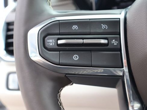 Used 2025 GMC Acadia Denali FWD image 26